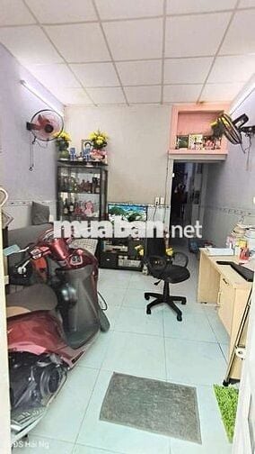 nhà dành cho a chị , tc thấp mua ở để an cư. đỡ tốn tiền thuê nhà. kdc