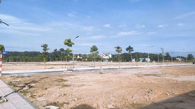 Sang tay lô đất 100m2, giá khoảng 1tỷ1, gần chợ An Bình. Hạ tầng 100%