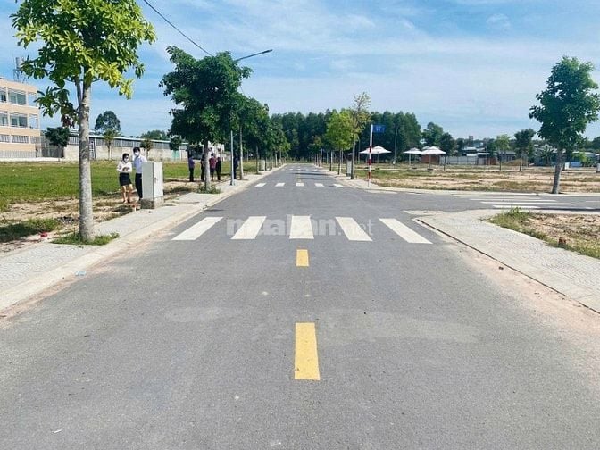 Sang tay lô đất 100m2, giá khoảng 1tỷ1, gần chợ An Bình. Hạ tầng 100%