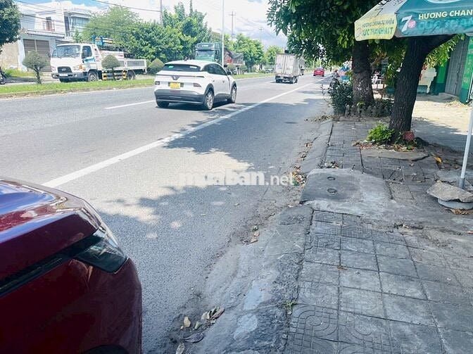 Đất cách QL vài bước chân, p Hoà Xuân,, gần trạm y tế, các trường học