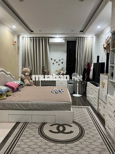 Bán nhà 31m2 MT 4m trung tâm Bồ Đề, Long Biên