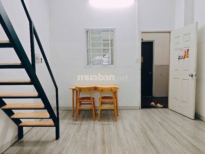 Phòng trọ sinh viên giá rẻ - Gần Sân Bay - phòng có gác cao, cửa sổ