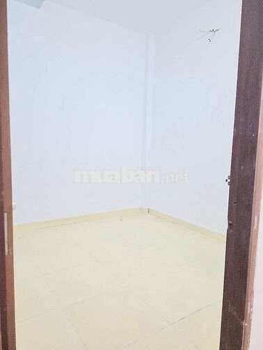 CẦN CHO THUÊ NHÀ MẶT TIỀN GẦN CHỢ 12TR