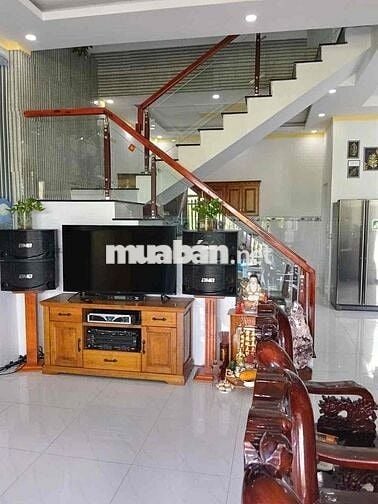 Bán gấp căn nhà 1trệt 1 lầu ( 3pn, 2wc ) giá 1,8 tỷ Hương lộ 9