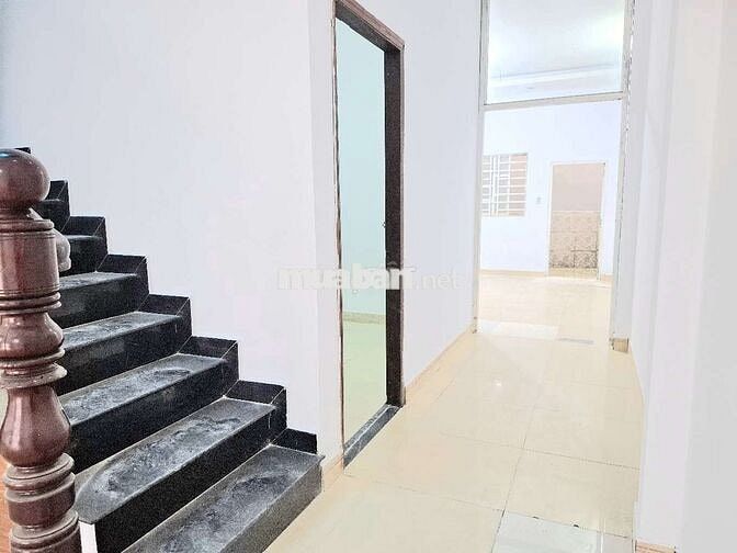CẦN CHO THUÊ NHÀ MẶT TIỀN GẦN CHỢ 12TR