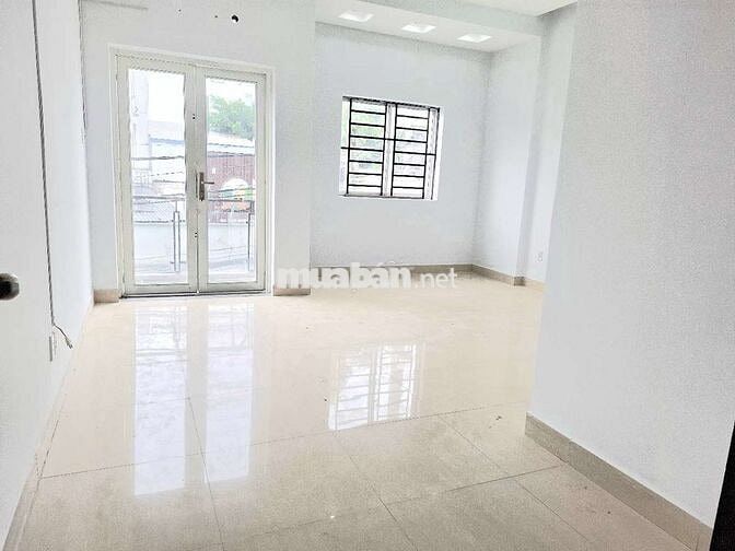 CẦN CHO THUÊ NHÀ MẶT TIỀN GẦN CHỢ 12TR