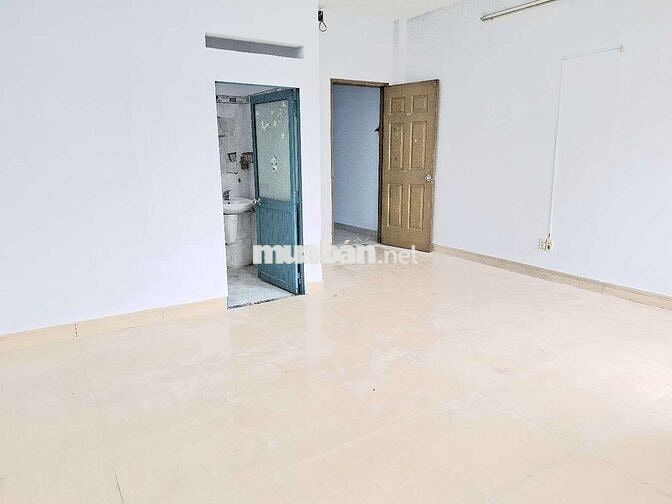 CẦN CHO THUÊ NHÀ MẶT TIỀN GẦN CHỢ 12TR