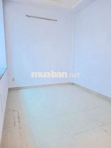 CẦN CHO THUÊ NHÀ MẶT TIỀN GẦN CHỢ 12TR