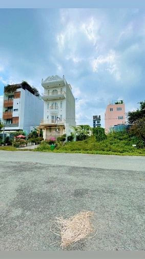 Đất Sở Văn Hóa Thông Tin góc đường Bưng Ông Thoàn vs Liên Phường Q9.