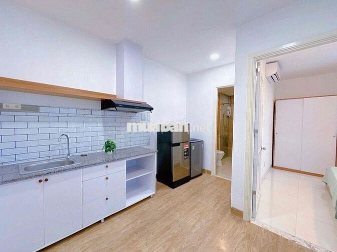 Căn hộ 1PN, phòng khách siêu rộng, Full nội thất, bếp hút mùi,gần Q1
