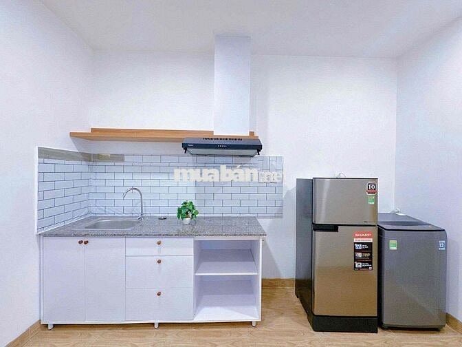 Căn hộ 1PN, phòng khách siêu rộng, Full nội thất, bếp hút mùi,gần Q1