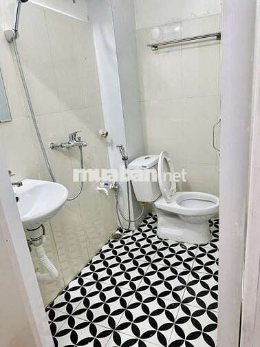 Bán nhà Hồ Tùng Mậu, 42m², 8 tỷ nhỉnh, nhà dân xây, gần phố, lô góc