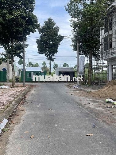 Nhà phố hoàn thiện liền kề khu công nghiệp thổ cư hoàn công