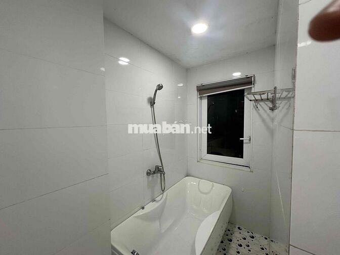 Studio Balcon - Bồn Tắm - Full Option - Ngay Trần Hưng Đạo Quận 1