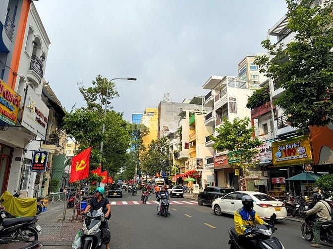 BÁN NHÀ MẶT TIỀN : 117 NGUYỄN THÁI BÌNH - P. NGUYỄN THÁI BÌNH - Q. 1