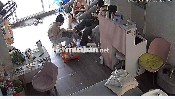 Sang nội thất tiệm nail hoạt động 5 năm