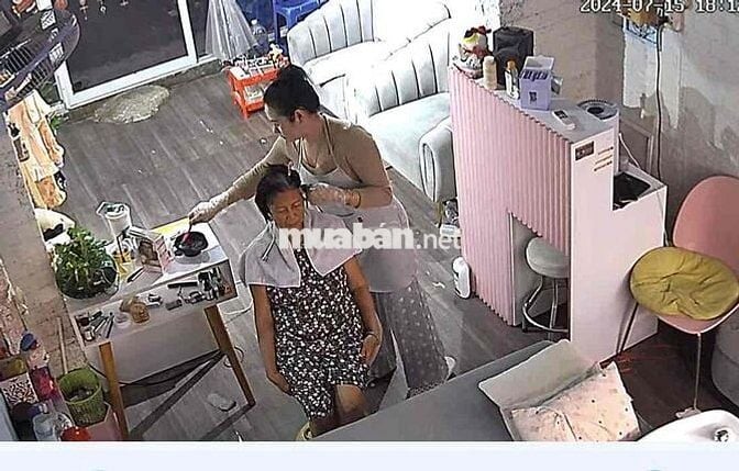 Sang nội thất tiệm nail hoạt động 5 năm