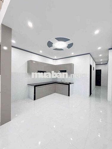 chủ ngộp cần bán nhà gác lững ngay gần chợ Thạnh phú