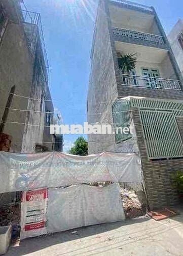LÔ ĐẤT VUÔNG VỨC NỞ HẬU HẺM XE HƠI