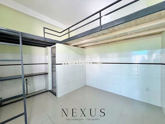 PHÒNG GÁC MÁY LẠNH - CỬA SỔ TRỜI - GIÁ TỐT