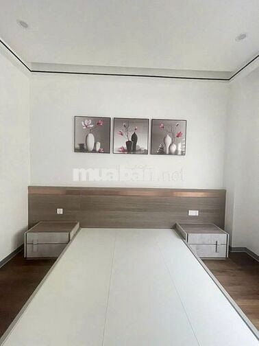Bán nhà sân vườn ngay trường Vinschool hoàn thiện 5 tầng có thang máy