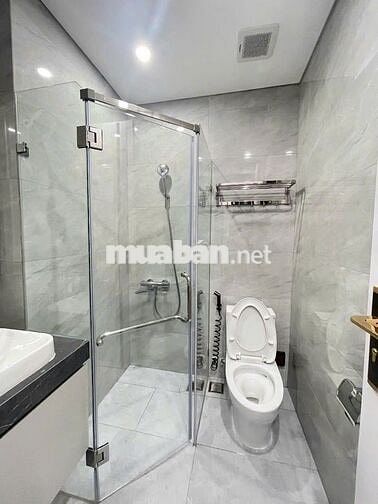 Bán nhà sân vườn ngay trường Vinschool hoàn thiện 5 tầng có thang máy