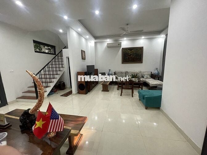 Cho thuê liền kề Sao Biển 90m²,mặt công viên 15 triệu/th Vin Gia Lâm