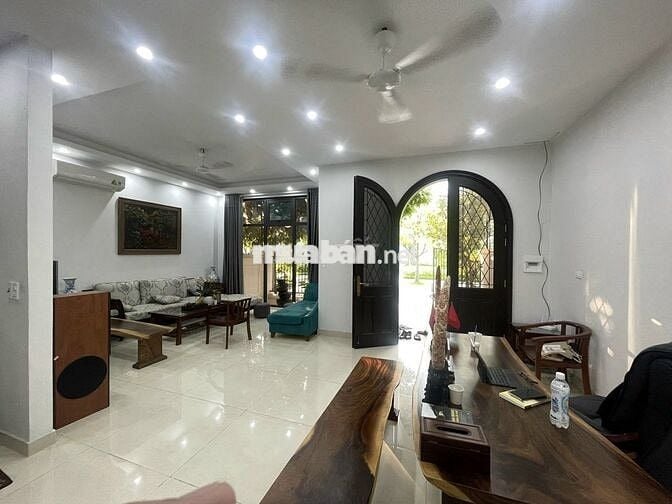 Cho thuê liền kề Sao Biển 90m²,mặt công viên 15 triệu/th Vin Gia Lâm