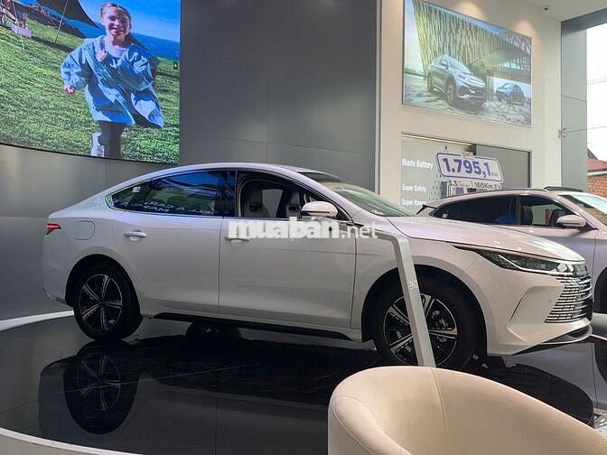 BYD Seal 5 Super Hybrid trả trước từ 166tr, xe sẵn