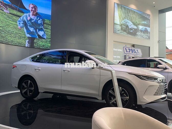 BYD Seal 5 Super Hybrid trả trước từ 166tr, xe sẵn