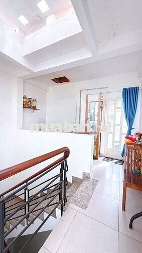 [CẦN BÁN NHÀ CHÍNH CHỦ] Nhà 3 lầu đường số Q4, xe hơi tới nhà,