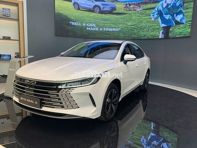 BYD Seal 5 Super Hybrid trả trước từ 166tr, xe sẵn