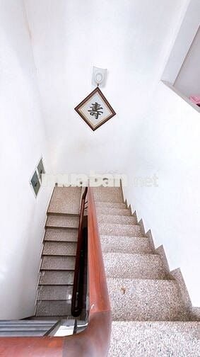 [CẦN BÁN NHÀ CHÍNH CHỦ] Nhà 3 lầu đường số Q4, xe hơi tới nhà,