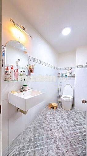 [CẦN BÁN NHÀ CHÍNH CHỦ] Nhà 3 lầu đường số Q4, xe hơi tới nhà,