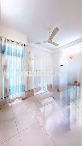[CẦN BÁN NHÀ CHÍNH CHỦ] Nhà 3 lầu đường số Q4, xe hơi tới nhà,