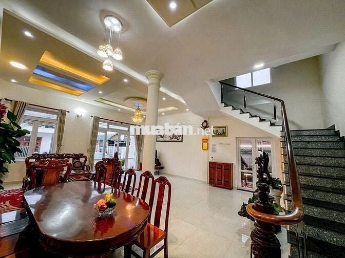 Cho thuê Villa nguyên căn 5 phòng ngủ đường 3/4 phường 3 Đà Lạt giá