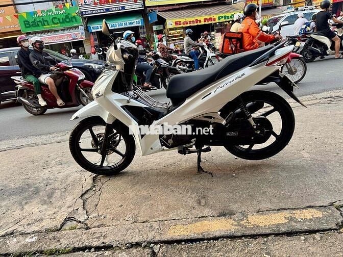 🟡🟡 Future trắng  đký T10/2024 siêu mới chính chủ