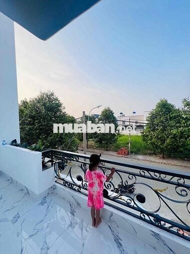 má 7 mới xây xong cần bán gấp đi mỹ với con ở