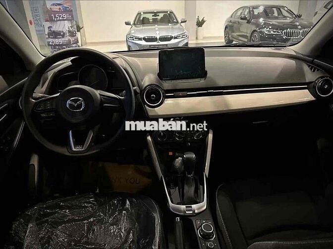 Mazda 2 giảm giá cực sốc cuối năm