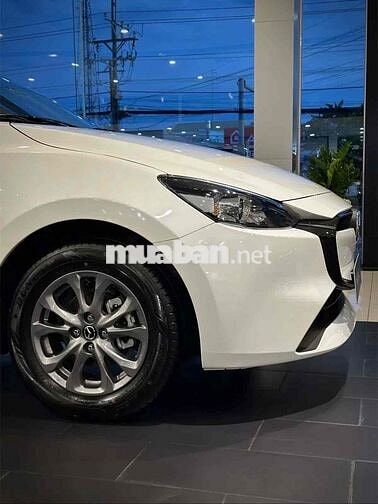 Mazda 2 giảm giá cực sốc cuối năm