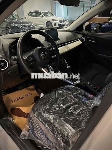 Mazda 2 giảm giá cực sốc cuối năm