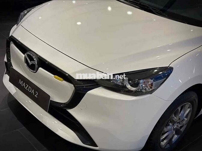 Mazda 2 giảm giá cực sốc cuối năm