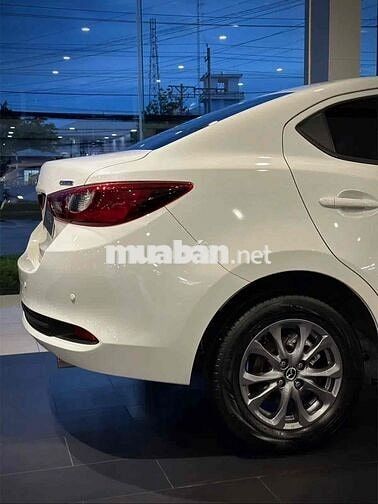 Mazda 2 giảm giá cực sốc cuối năm