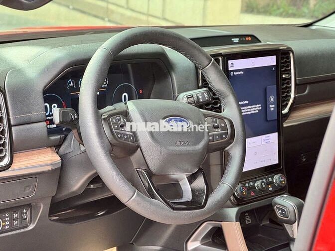 Ford Everest Titanium Màu Đỏ 2023  - 14000 km