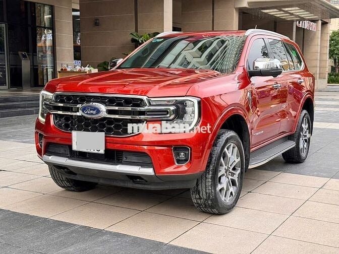 Ford Everest Titanium Màu Đỏ 2023  - 14000 km