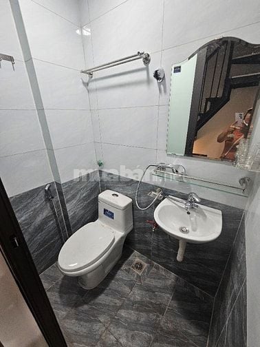 Bán nhà phố Bạch Mai , ngõ Ba gác thông 15m, 4 tầng giá 2,1 tỷ 
