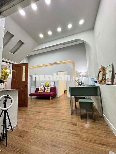 Công viên Hoàng Văn Thụ - Trung tâm thành phố - 2PN vá cực hời