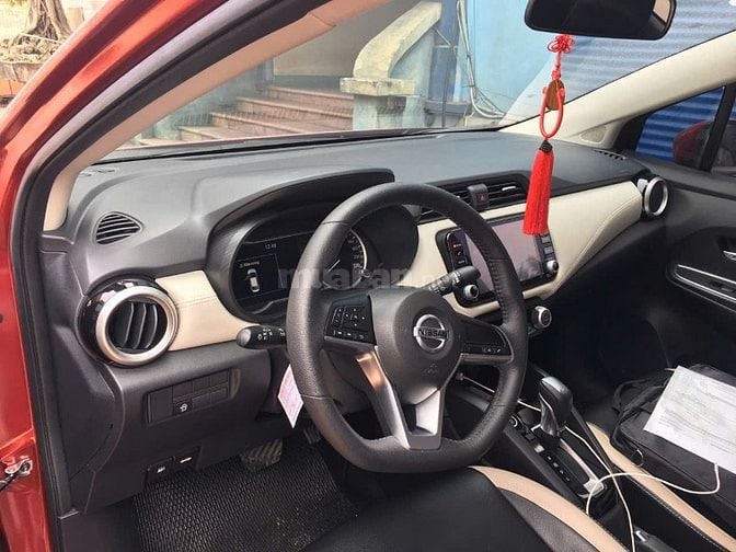 Xe gia đình Nissan Almera 2002