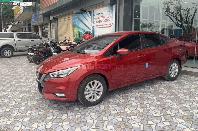 Xe gia đình Nissan Almera 2002