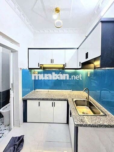 Nhà nguyên căn 2 lầu 2 phòng ngủ 1 phòng nhỏ để đồ. 2 WC